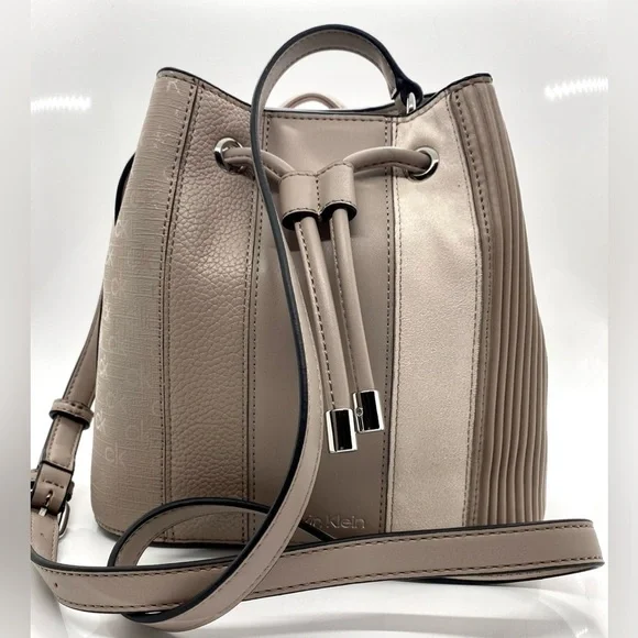 Calvin Klein Faux Leather Bucket Patch Work Bag Crossbody Nude Gabrianna Hobo - Picture 1 of 10